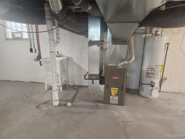 428 E Milton Avenue, Hazel Park, MI 48030