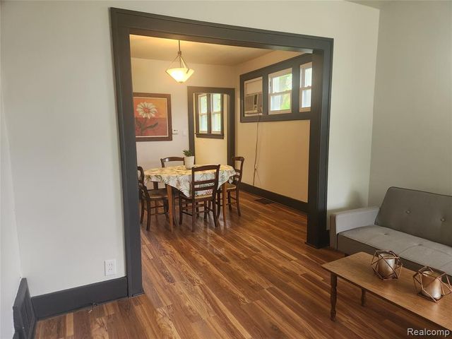 428 E Milton Avenue, Hazel Park, MI 48030