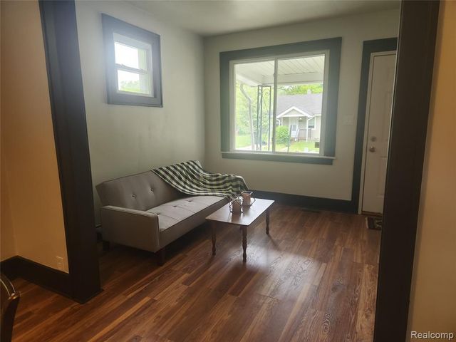 428 E Milton Avenue, Hazel Park, MI 48030