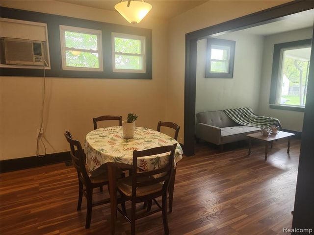 428 E Milton Avenue, Hazel Park, MI 48030