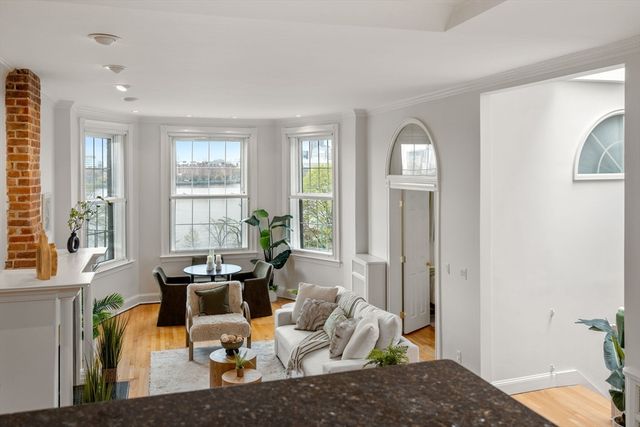 37 Bay State Rd 6, Boston, MA 02215
