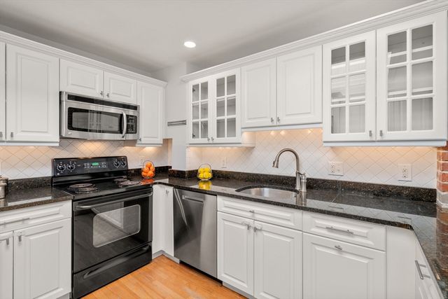 37 Bay State Rd 6, Boston, MA 02215