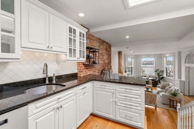 37 Bay State Rd 6, Boston, MA 02215