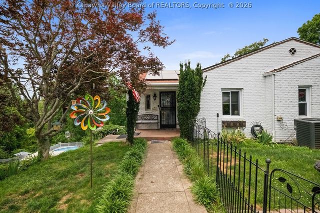 1521 Clark Road, Charleston, WV 25314