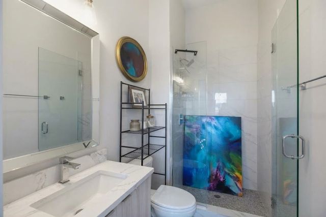 2317 N Clark Street 402, Chicago, IL 60614
