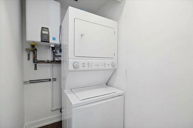 2317 N Clark Street 402, Chicago, IL 60614