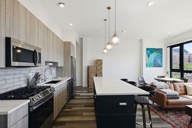 2317 N Clark Street 402, Chicago, IL 60614