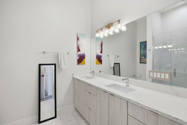 2317 N Clark Street 402, Chicago, IL 60614