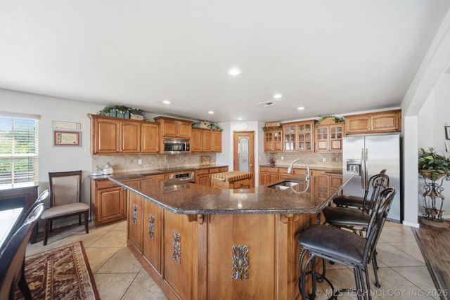 1904 E Laredo Street, Broken Arrow, OK 74012