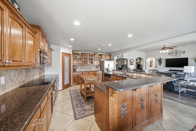 1904 E Laredo Street, Broken Arrow, OK 74012