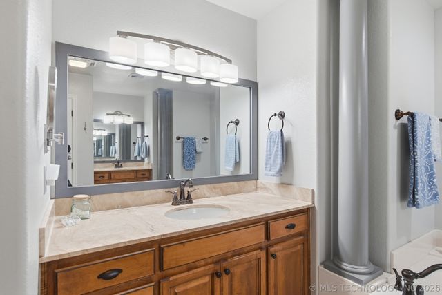 1904 E Laredo Street, Broken Arrow, OK 74012