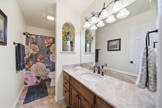 1904 E Laredo Street, Broken Arrow, OK 74012