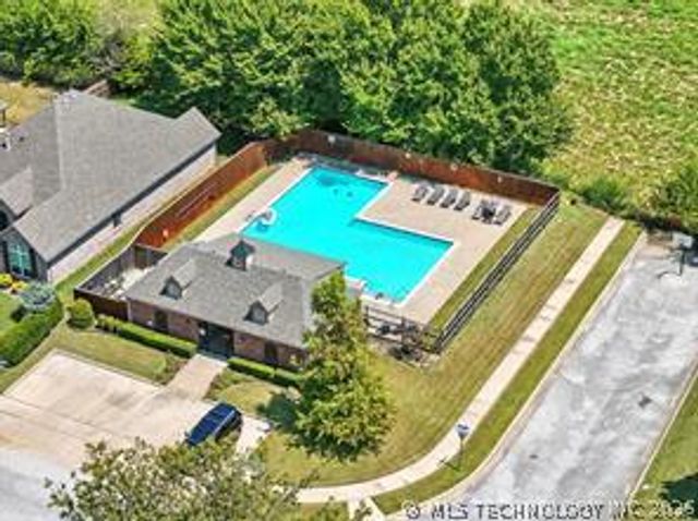 1904 E Laredo Street, Broken Arrow, OK 74012