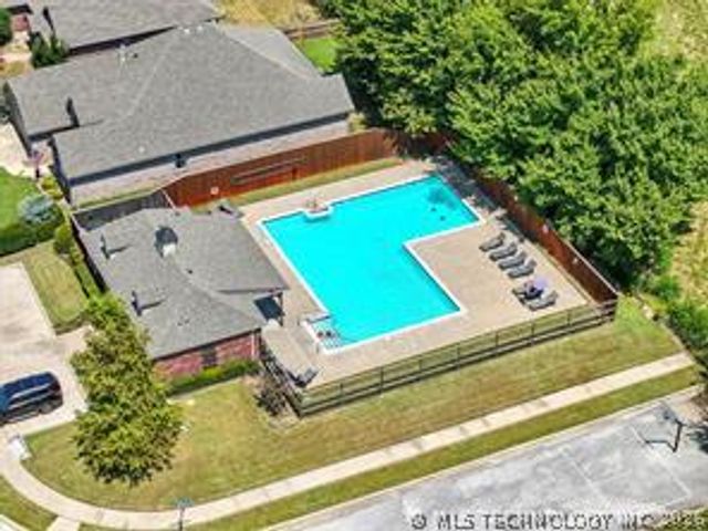 1904 E Laredo Street, Broken Arrow, OK 74012