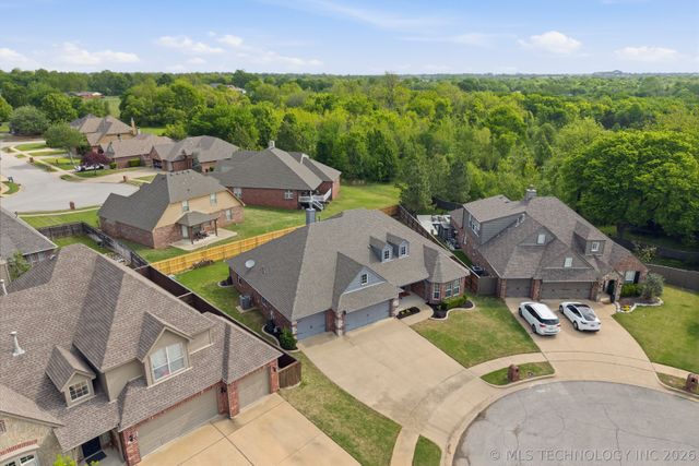 1904 E Laredo Street, Broken Arrow, OK 74012