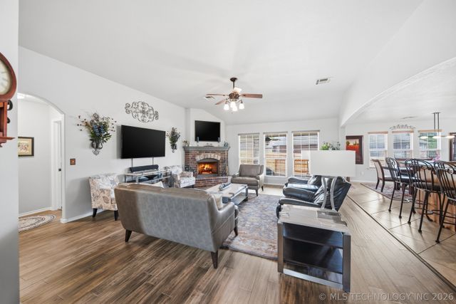 1904 E Laredo Street, Broken Arrow, OK 74012