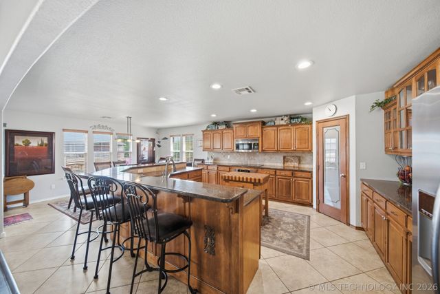 1904 E Laredo Street, Broken Arrow, OK 74012