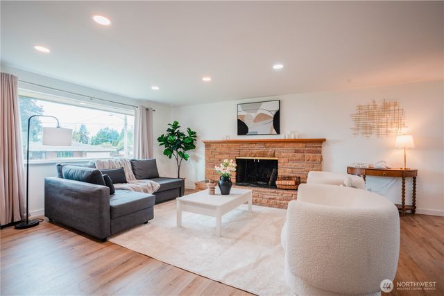 20840 102nd Avenue SE, Kent, WA 98031