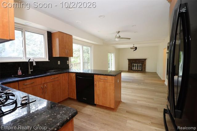 28545 Lake Park Drive, Farmington Hills, MI 48331