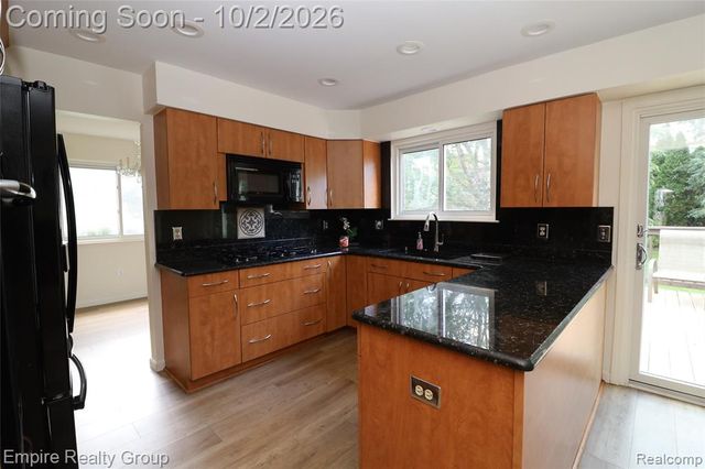 28545 Lake Park Drive, Farmington Hills, MI 48331