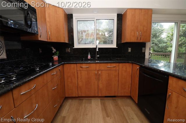 28545 Lake Park Drive, Farmington Hills, MI 48331
