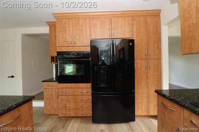 28545 Lake Park Drive, Farmington Hills, MI 48331