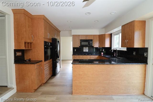 28545 Lake Park Drive, Farmington Hills, MI 48331