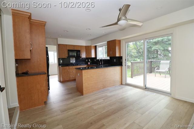 28545 Lake Park Drive, Farmington Hills, MI 48331