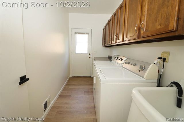 28545 Lake Park Drive, Farmington Hills, MI 48331