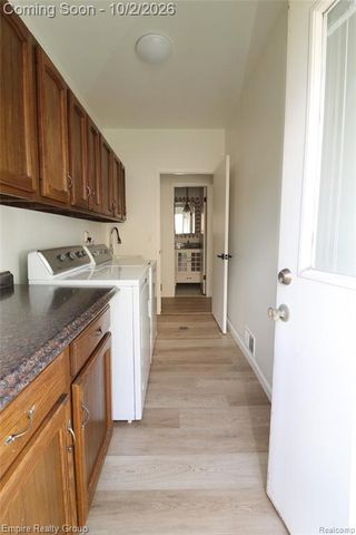 28545 Lake Park Drive, Farmington Hills, MI 48331
