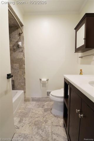28545 Lake Park Drive, Farmington Hills, MI 48331