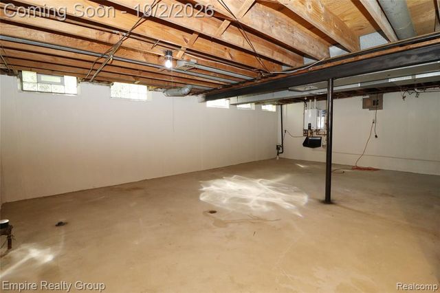 28545 Lake Park Drive, Farmington Hills, MI 48331
