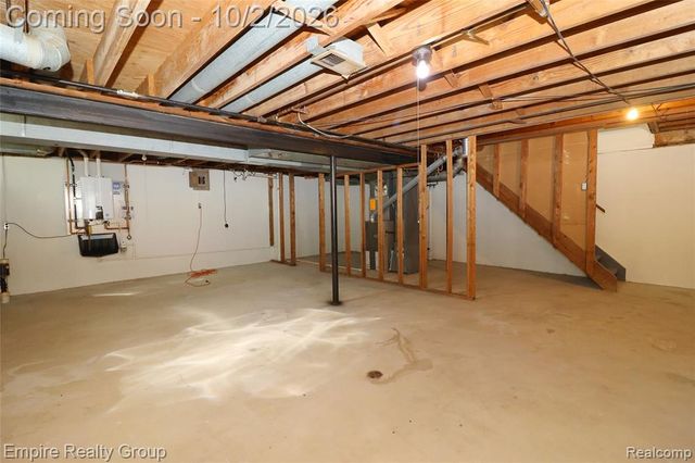 28545 Lake Park Drive, Farmington Hills, MI 48331