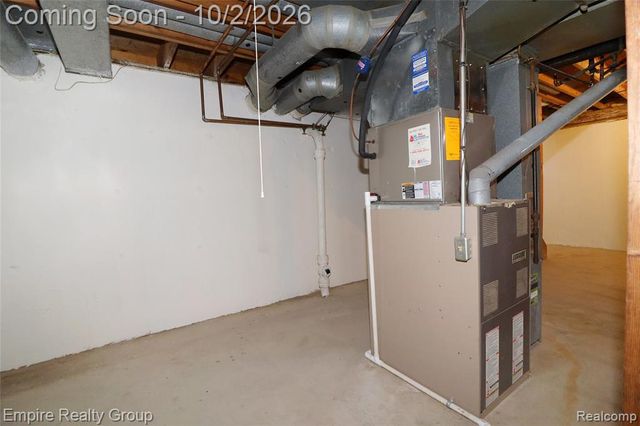 28545 Lake Park Drive, Farmington Hills, MI 48331