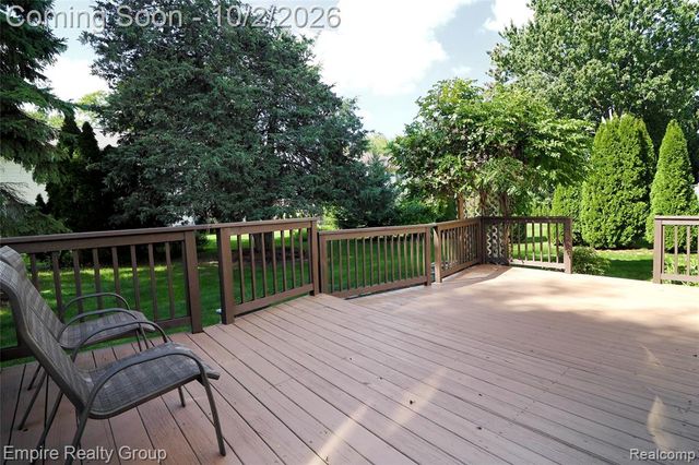 28545 Lake Park Drive, Farmington Hills, MI 48331