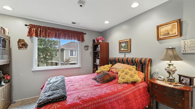 550 Greystone Lane A2, Wheeling, IL 60090