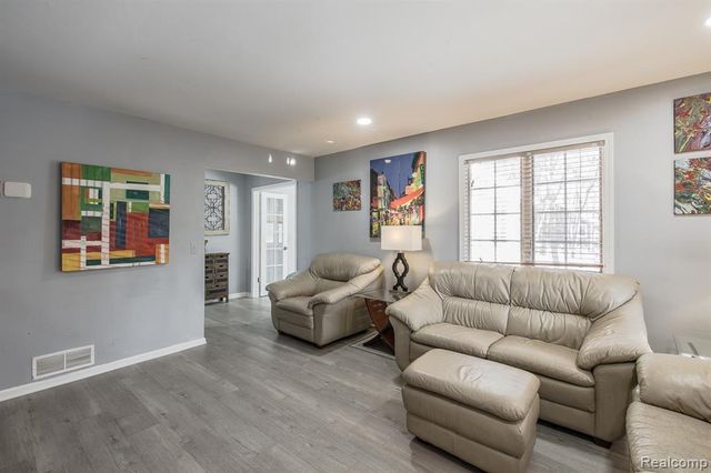 2475 S Ortonville Road, Ortonville, MI 48462