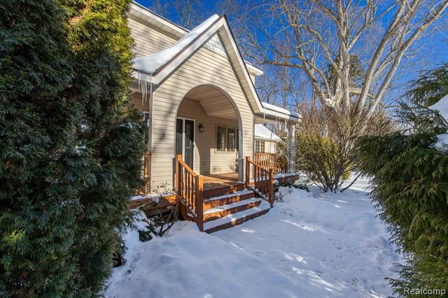 2475 S Ortonville Road, Ortonville, MI 48462