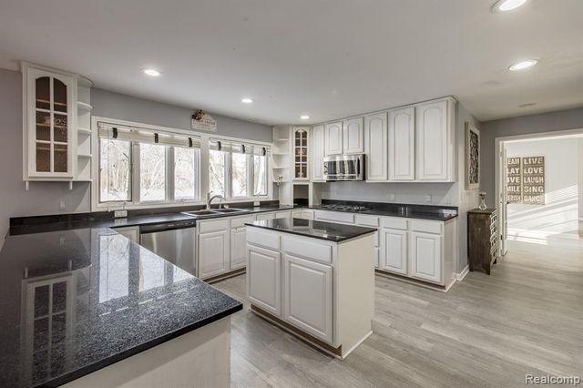 2475 S Ortonville Road, Ortonville, MI 48462