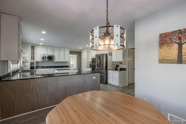 2475 S Ortonville Road, Ortonville, MI 48462