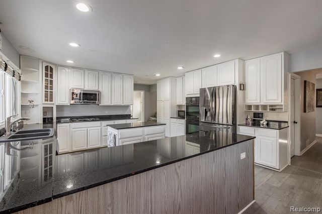 2475 S Ortonville Road, Ortonville, MI 48462