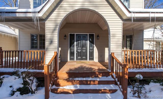 2475 S Ortonville Road, Ortonville, MI 48462