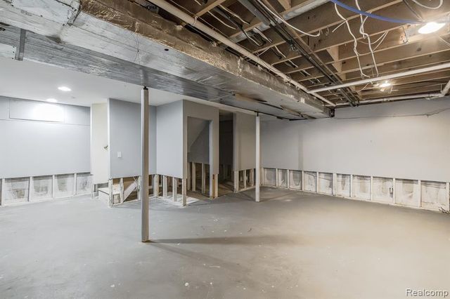 2475 S Ortonville Road, Ortonville, MI 48462