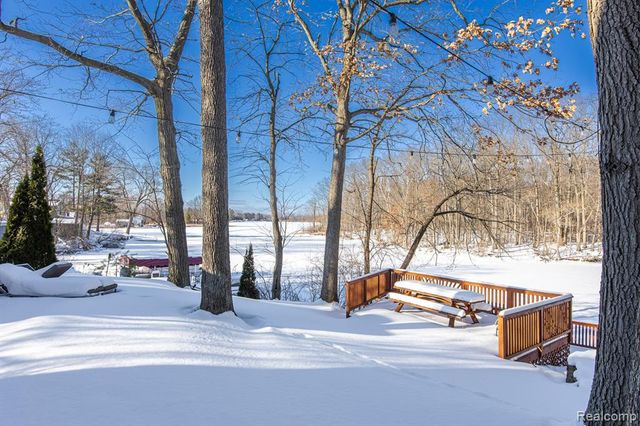 2475 S Ortonville Road, Ortonville, MI 48462