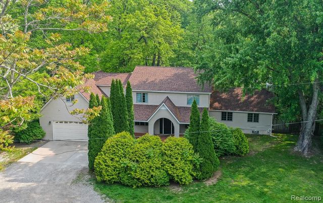 2475 S Ortonville Road, Ortonville, MI 48462