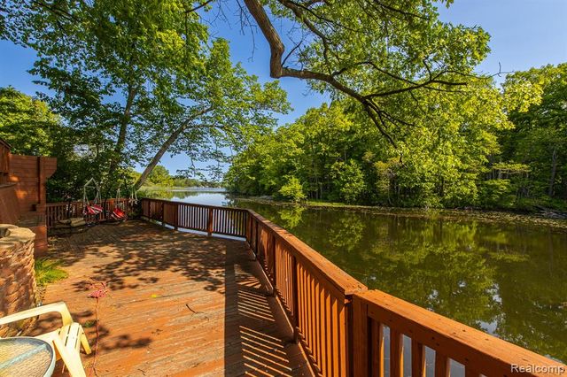 2475 S Ortonville Road, Ortonville, MI 48462