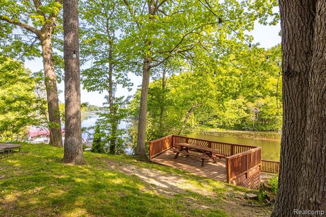 2475 S Ortonville Road, Ortonville, MI 48462