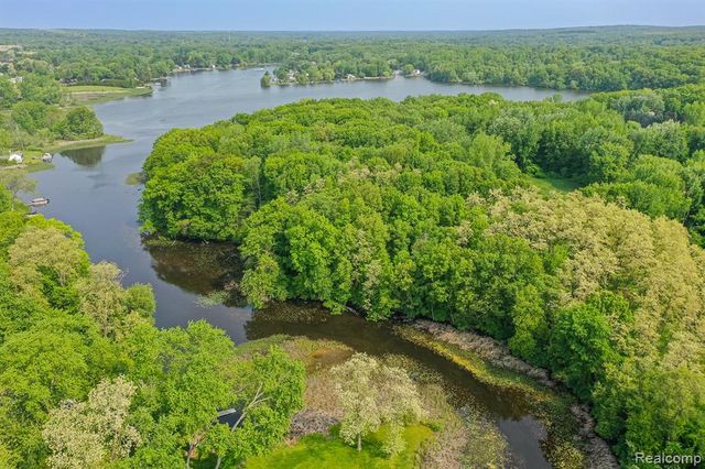 2475 S Ortonville Road, Ortonville, MI 48462