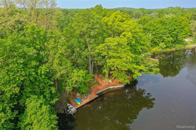 2475 S Ortonville Road, Ortonville, MI 48462