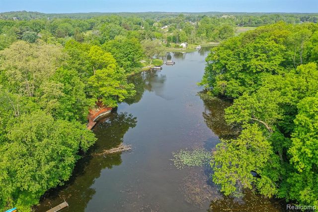 2475 S Ortonville Road, Ortonville, MI 48462